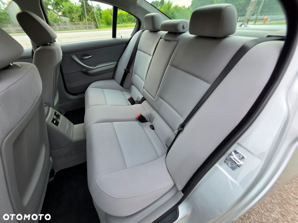 BMW Seria 3 318i Edition Exclusive - 30