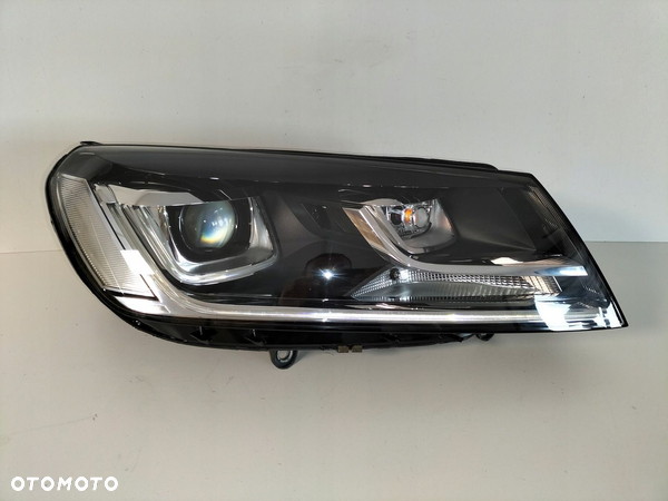 Lampa przednia reflektor prawa VW TOUAREG II 7P LIFT 14-18 XENON