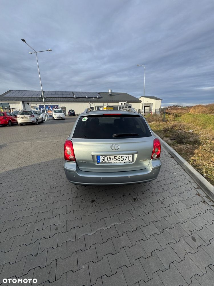 Toyota Avensis 2.0 D-4D - 6