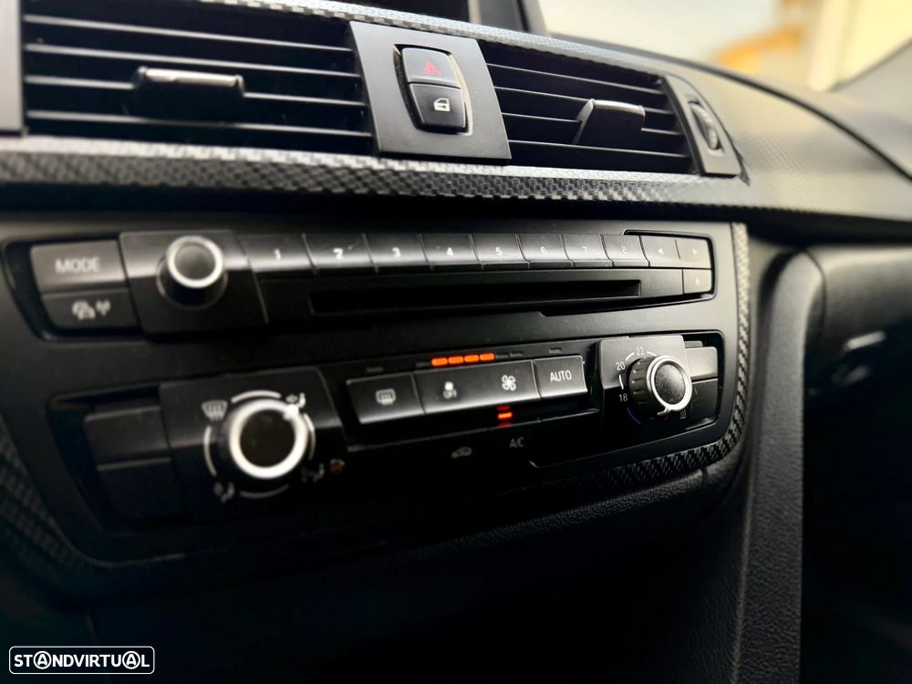 BMW 318 d Line Sport - 24