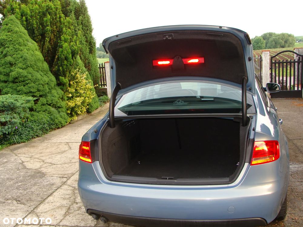 Audi A4 Limousine - 13