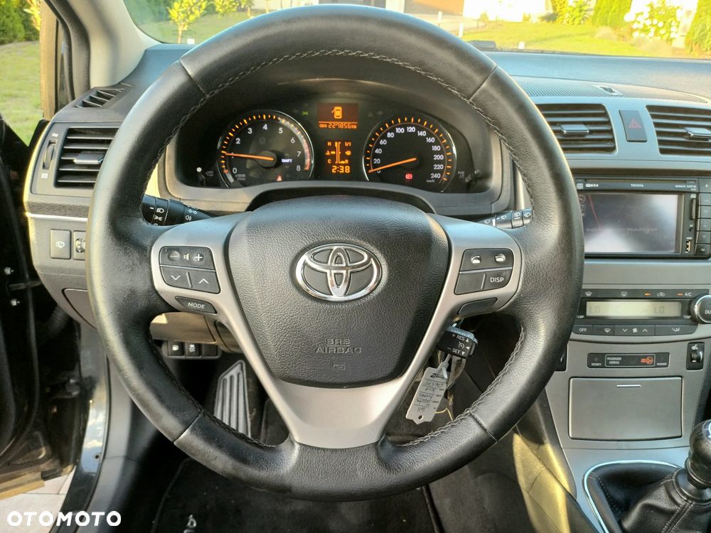 Toyota Avensis 1.8 Sol NAVI - 14