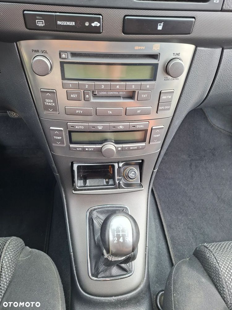 Toyota Avensis 1.8 VVT-i Combi - 22