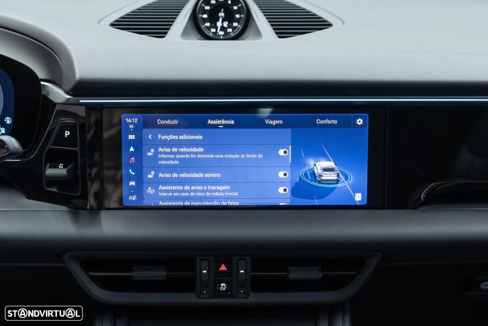 Porsche Macan Electric 4 - 37