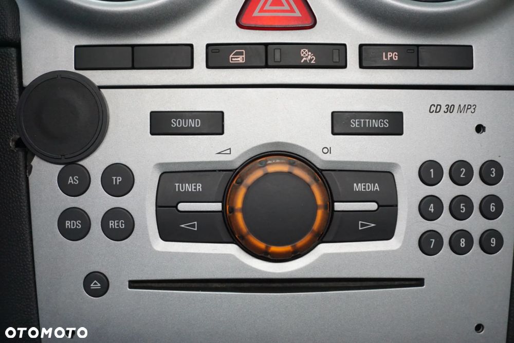 Opel Corsa 1.2 16V Cosmo - 33