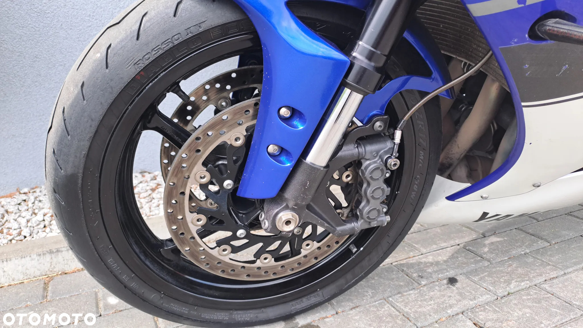 Yamaha R1 - 33