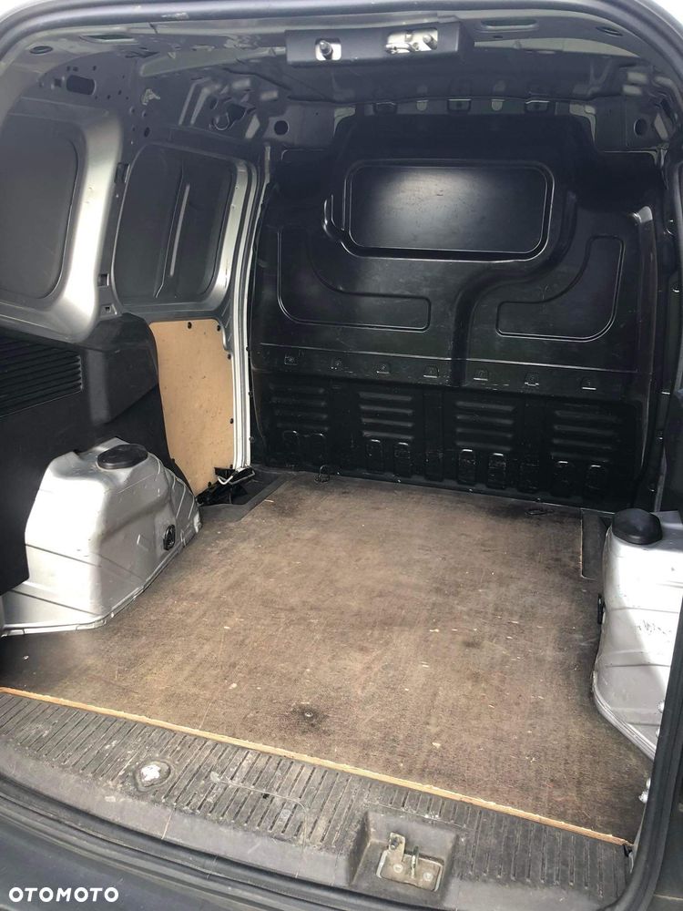 Ford Transit Courier - 8