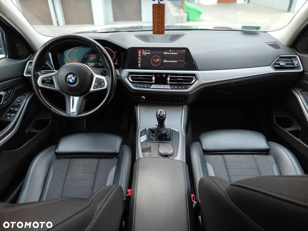 BMW Seria 3 320d Sport Line - 11