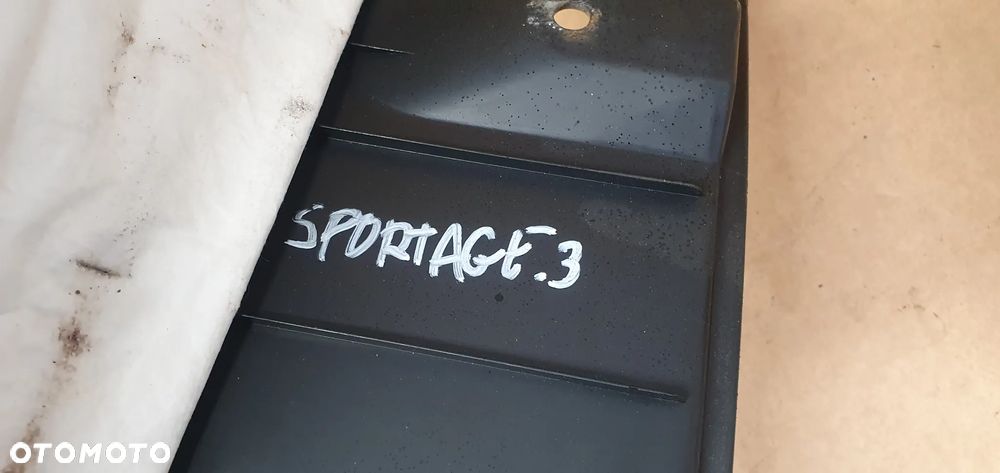 Osłona pasa tylnego bagażnika Kia Sportage III 85770-3U010 - 8