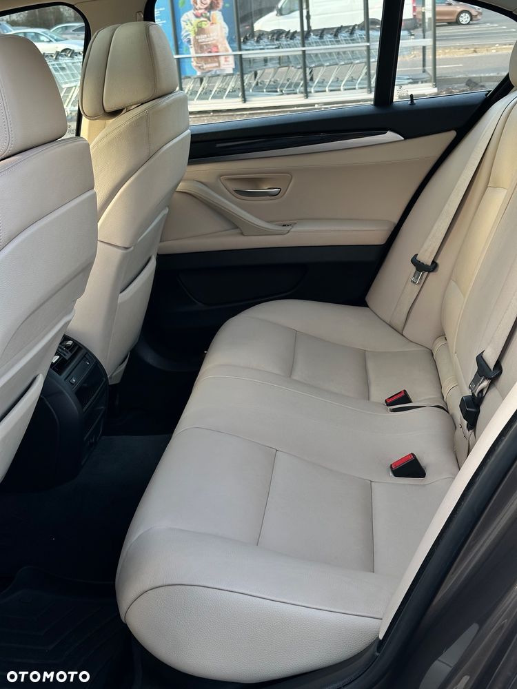 BMW Seria 5 528i xDrive Sport-Aut - 29