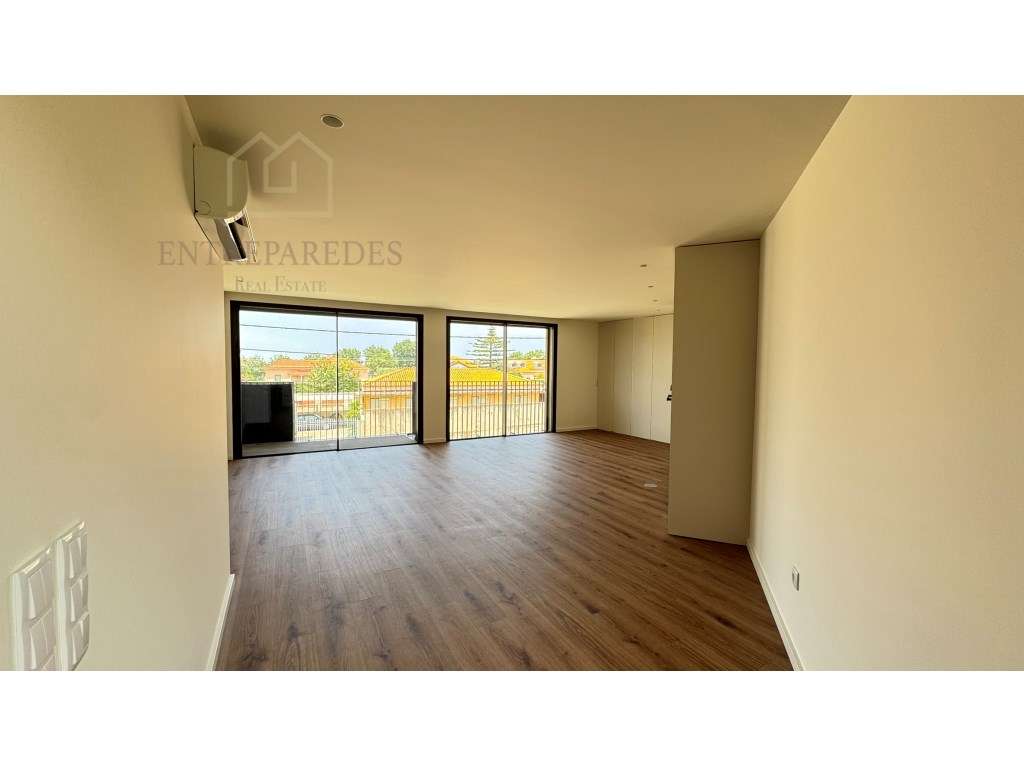 Apartamento T2 Novo com varanda, estacionamento e arrumo para compr... - Grande imagem: 3/46