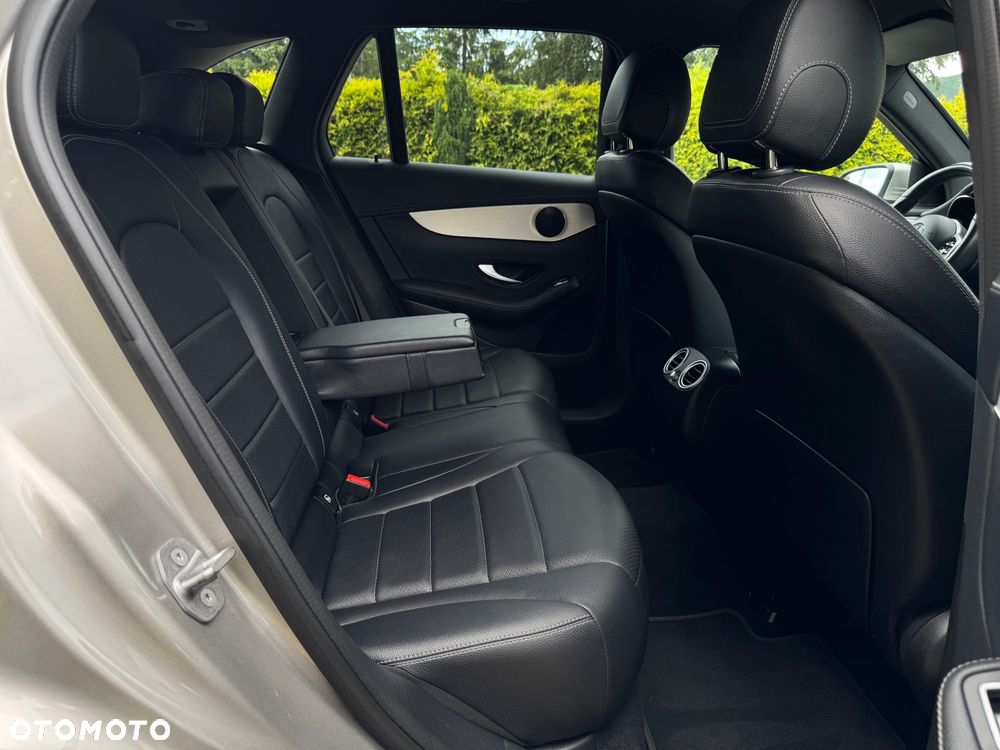 Mercedes-Benz GLC 200 d 4Matic 9G-TRONIC Exclusive - 23