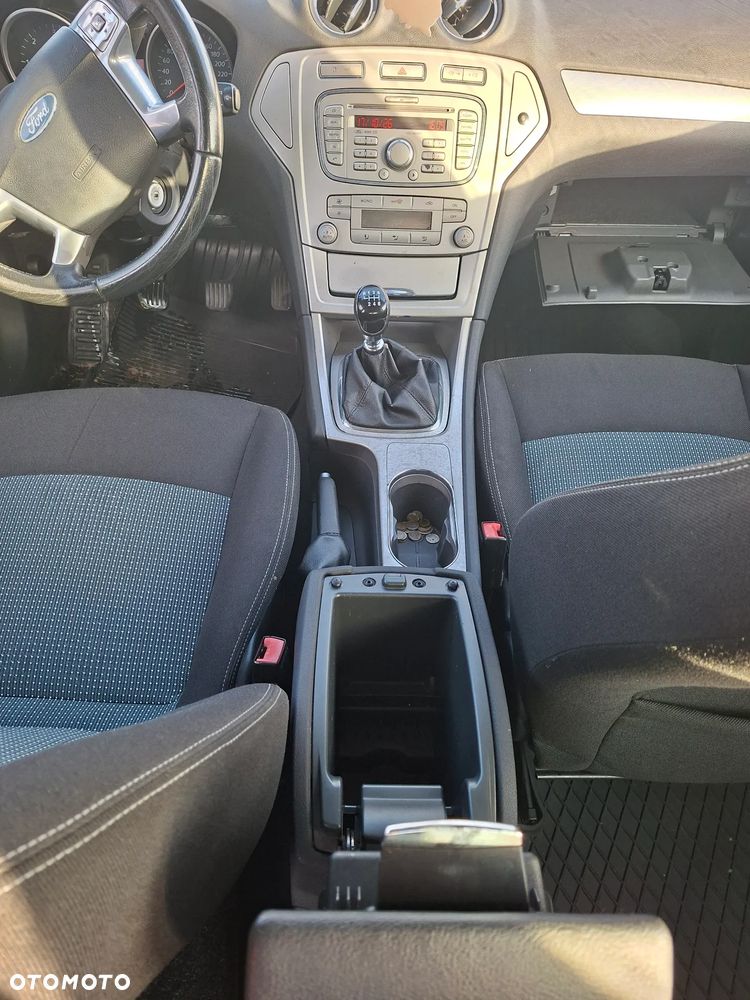 Ford Mondeo 1.8 TDCi Ambiente - 13