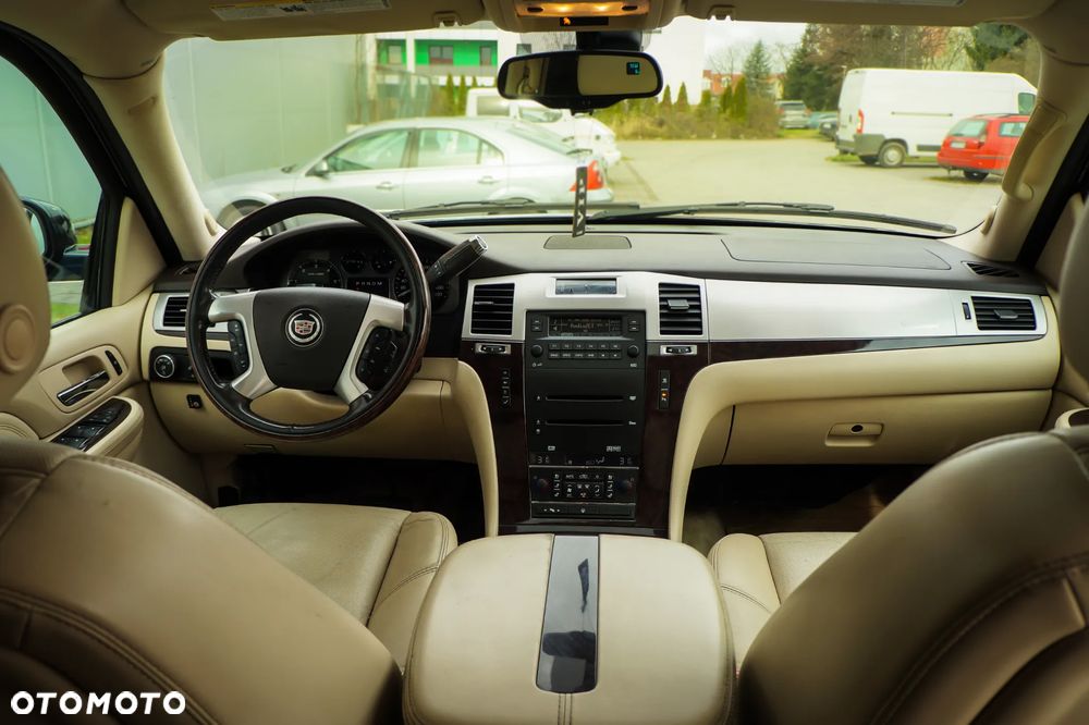 Cadillac Escalade - 9