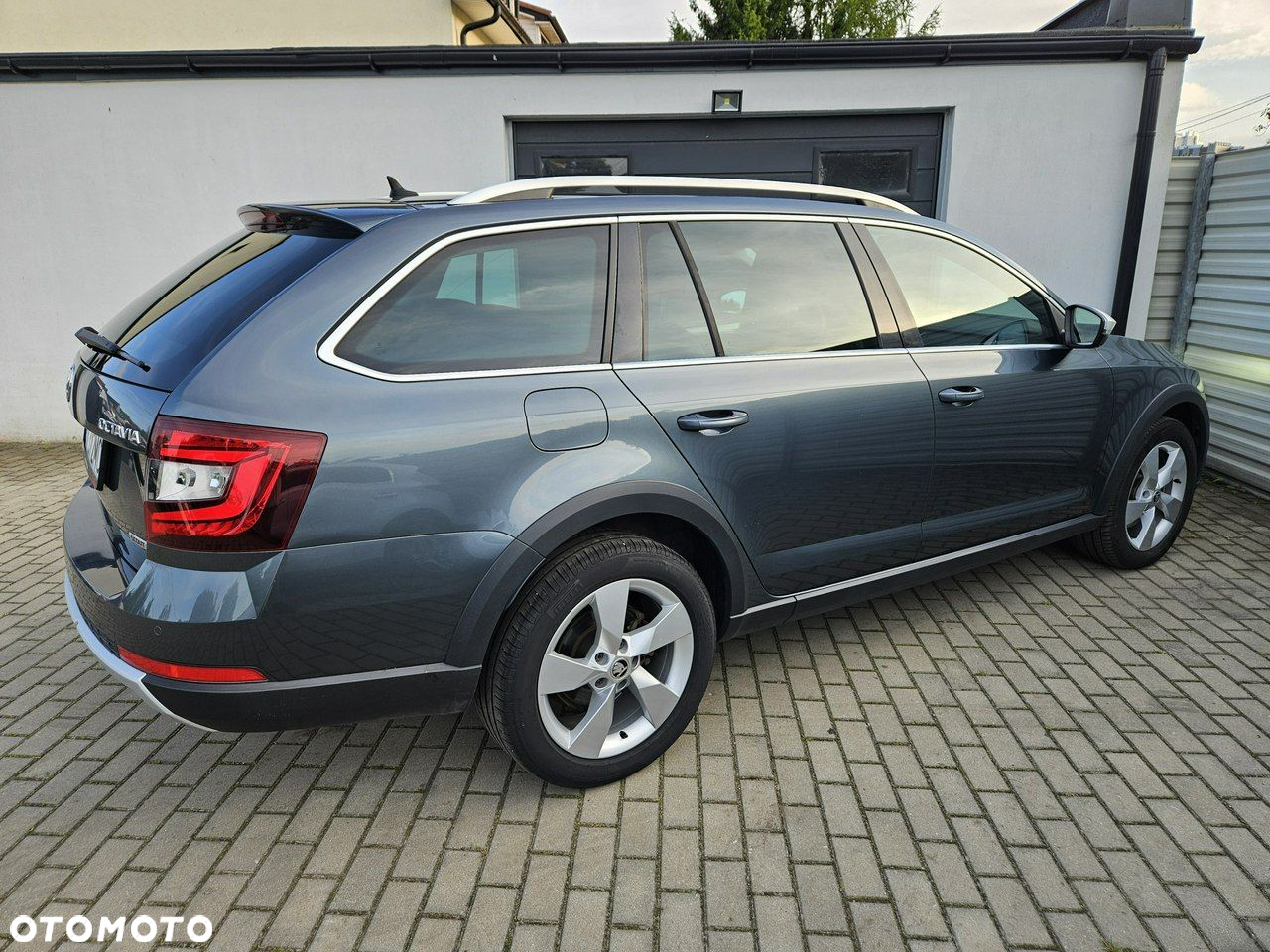 Skoda Octavia Combi 2.0 TDI 4x4 DSG Scout - 17