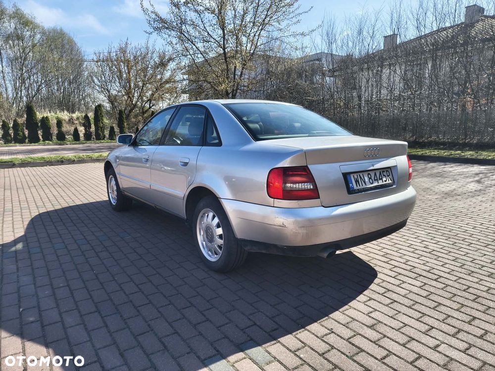 Audi A4 Limousine - 3