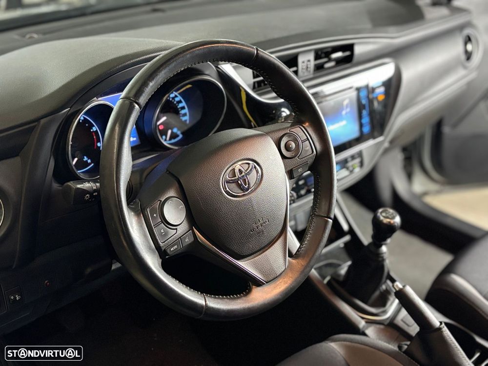 Toyota Auris Touring Sports - 12