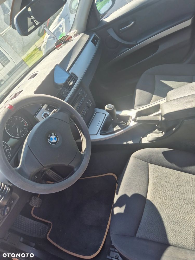 BMW Seria 3 318i - 9