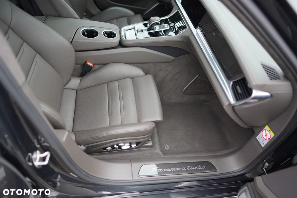 Porsche Panamera Turbo - 8