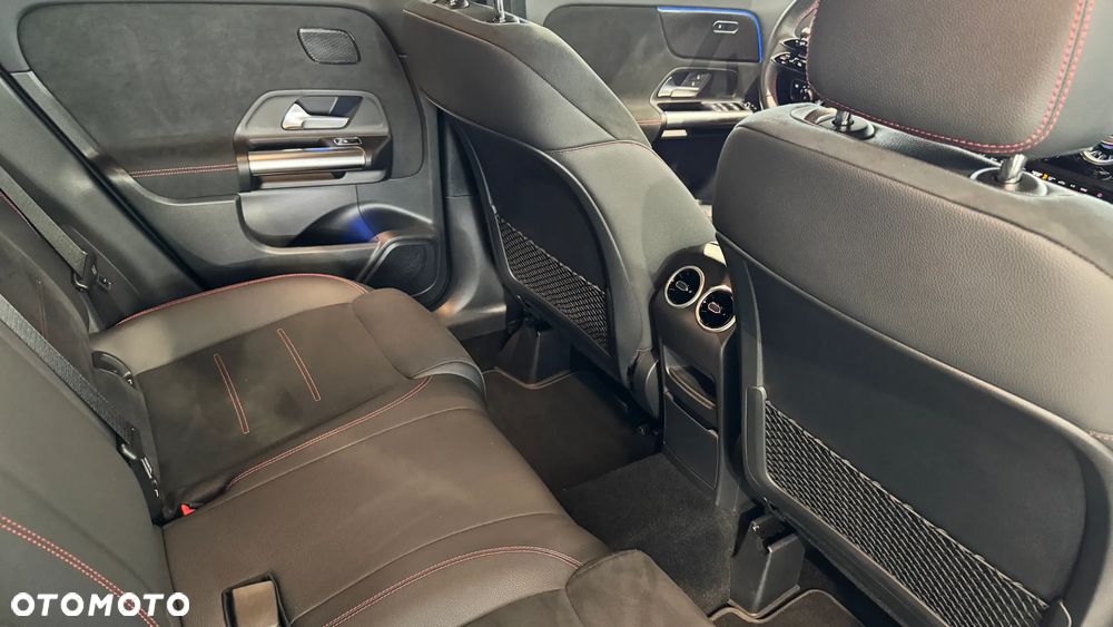 Mercedes-Benz GLA 200 mHEV AMG Line 7G-DCT - 32
