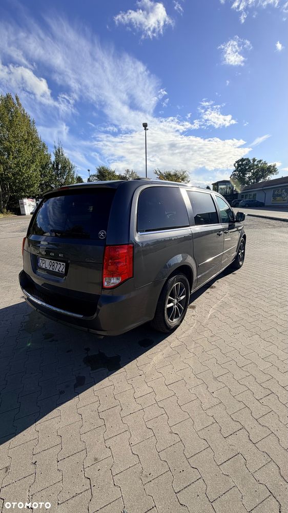 Dodge Grand Caravan - 6