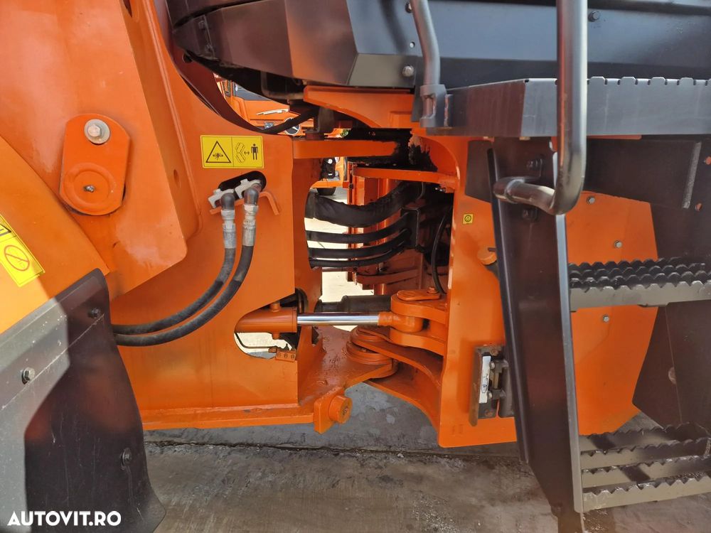 Hitachi ZW220-6, cupa 3,5mc, 2018, 10.546h, produs in JAPONIA, Anv 23,5R25 80% ok, Masa operationala 20 tone, camera luat vederi spate, consum mediu 10,5l/ora, Stare foarte buna, posibilitate leasing 3 ani, AC Climatronic, computer in PROMOTIE 53.900 EUR+Tva - 27