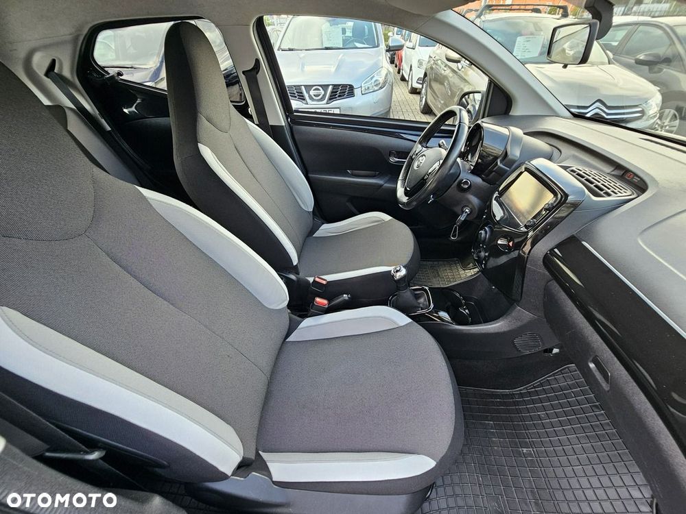 Toyota Aygo x-play touch - 34