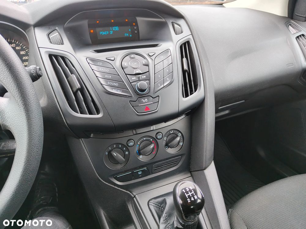 Ford Focus 1.6 Ambiente - 4