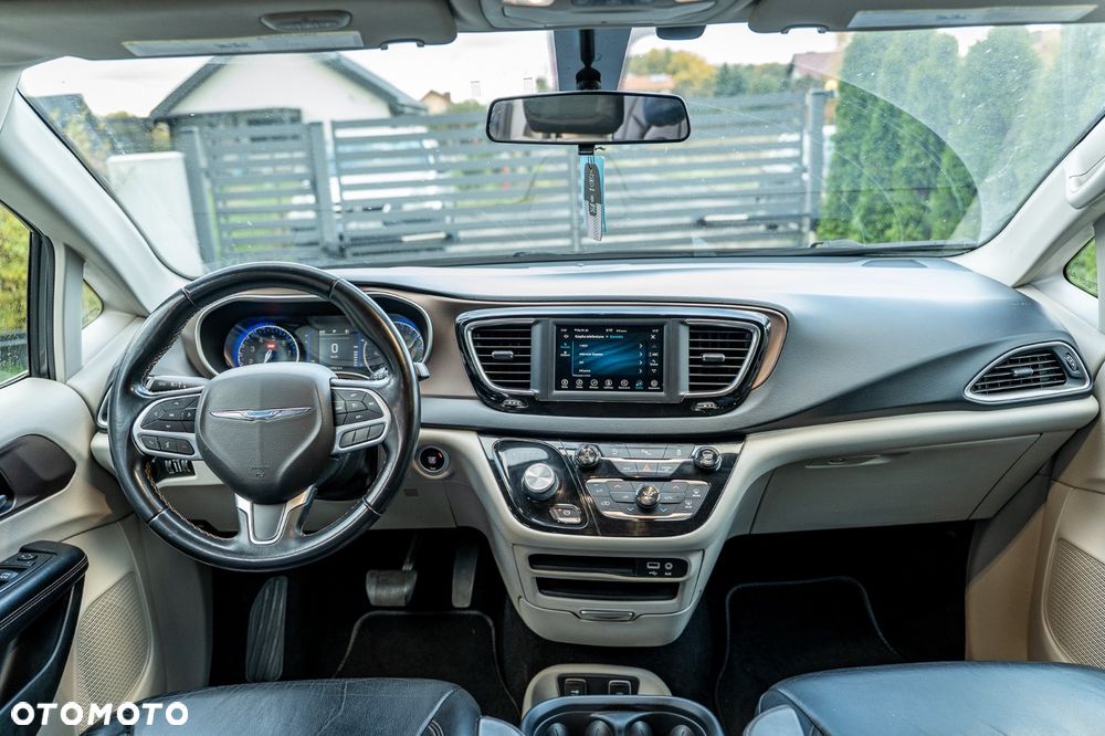 Chrysler Pacifica - 7