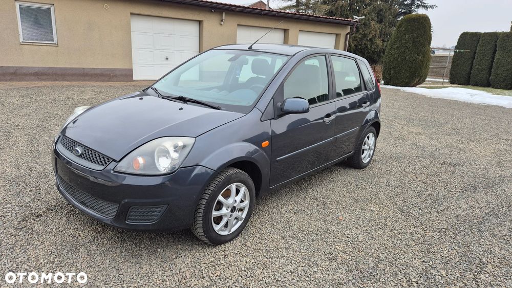 Ford Fiesta 1.3 Ambiente - 1