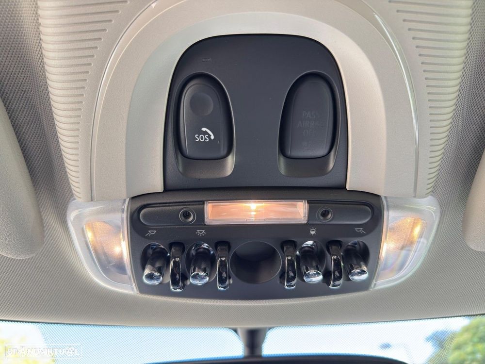 MINI 5 Portas Cooper Premium Essential Auto - 30