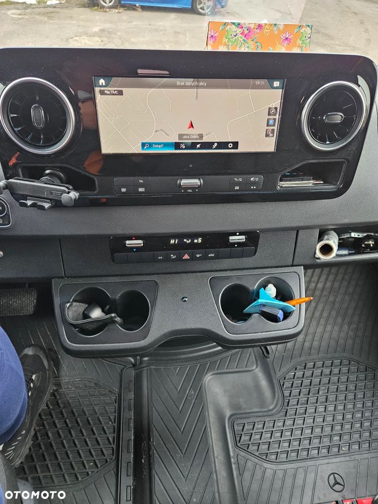Mercedes-Benz Sprinter - 11