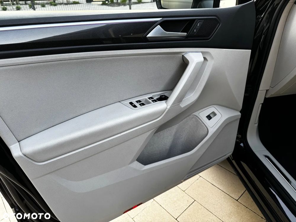 Volkswagen Tiguan 2.0 TDI Elegance DSG - 26
