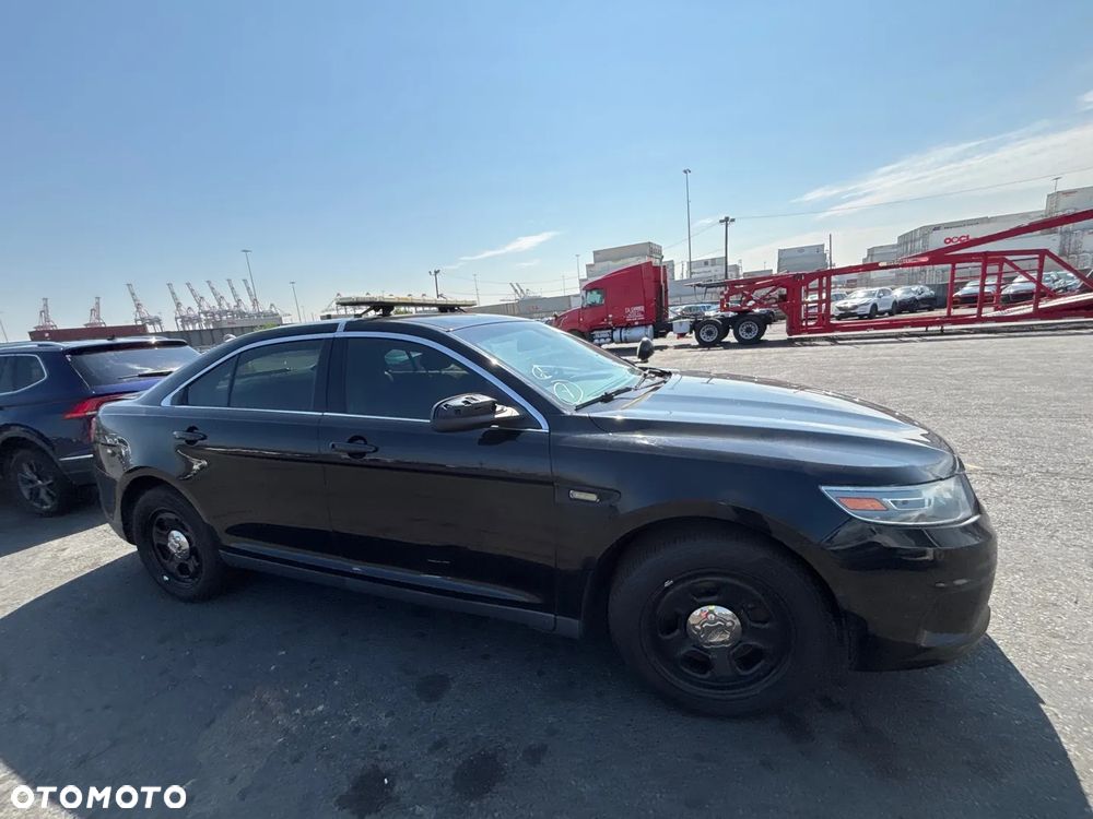 Ford Taurus - 6