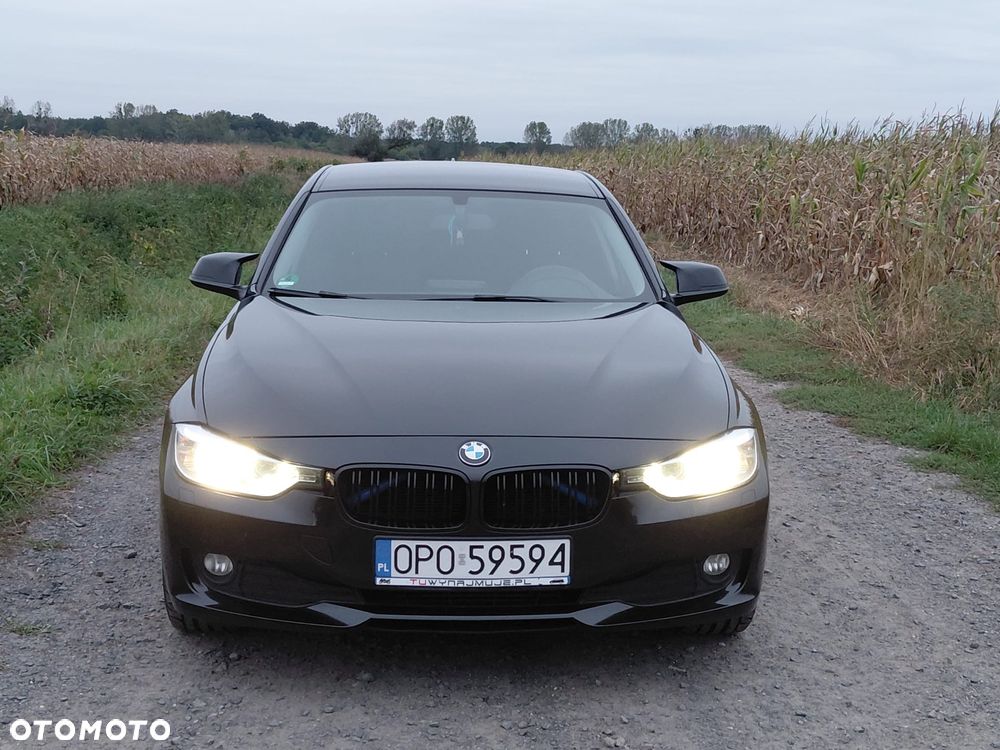 BMW Seria 3 318d Sport Line - 13