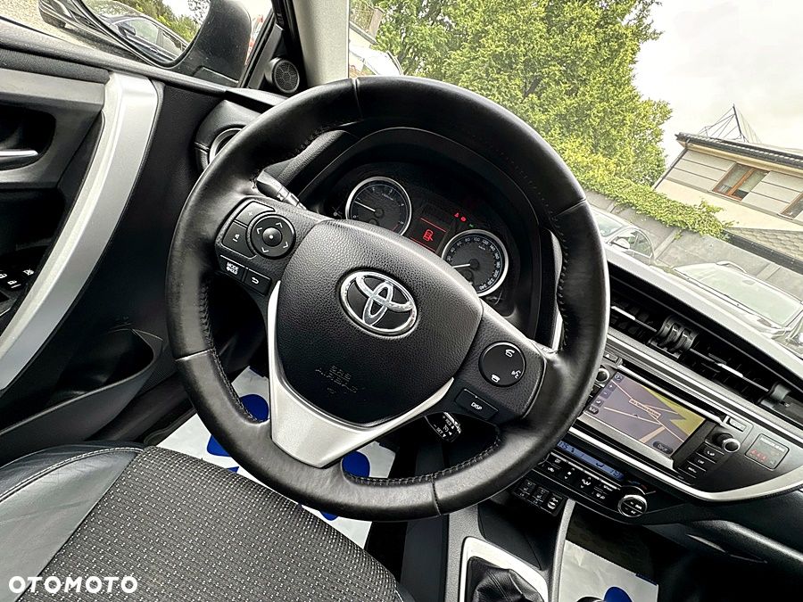Toyota Auris 2.0 D-4D Executive - 24
