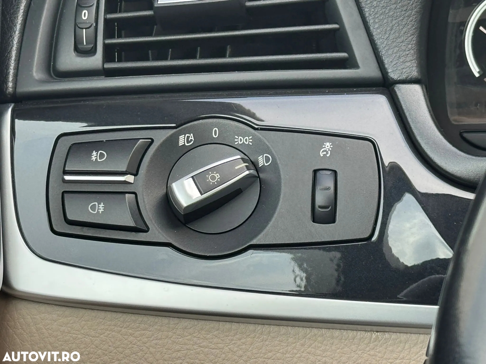 BMW Seria 5 525d xDrive AT - 29