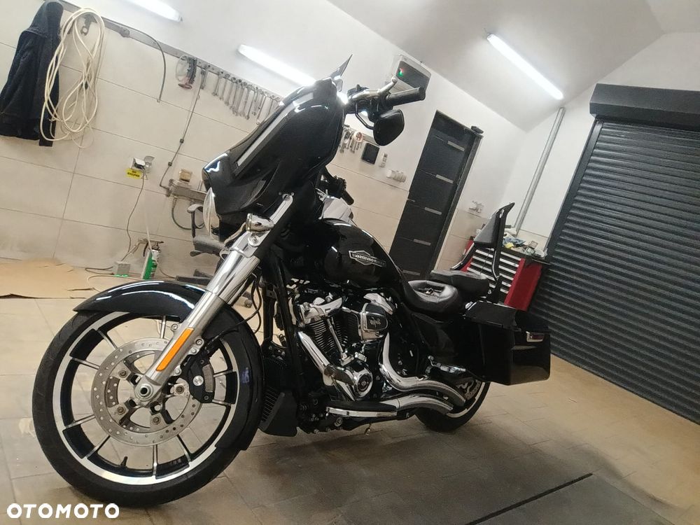 Harley-Davidson Touring Street Glide - 3