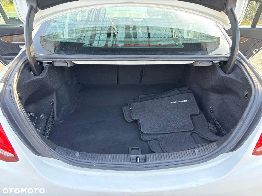 Mercedes-Benz Klasa C 300 7G-TRONIC - 22
