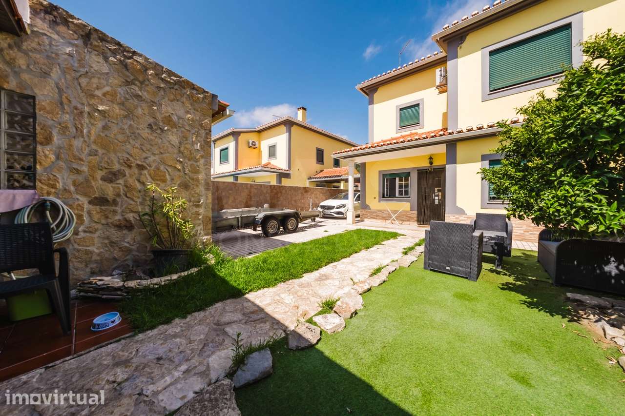 Moradia T4 com Jardim, Garagem e Churrasqueira no Centro de Olho Ma... - Grande imagem: 4/50