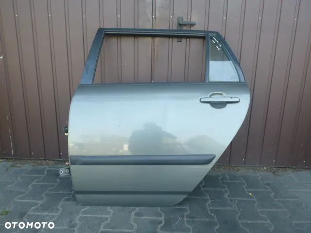 DRZWI LEWY TYŁ LEWE TYLNE KOMPLETNE TOYOTA COROLLA E12 KOMBI KOLOR 1C3 - 11