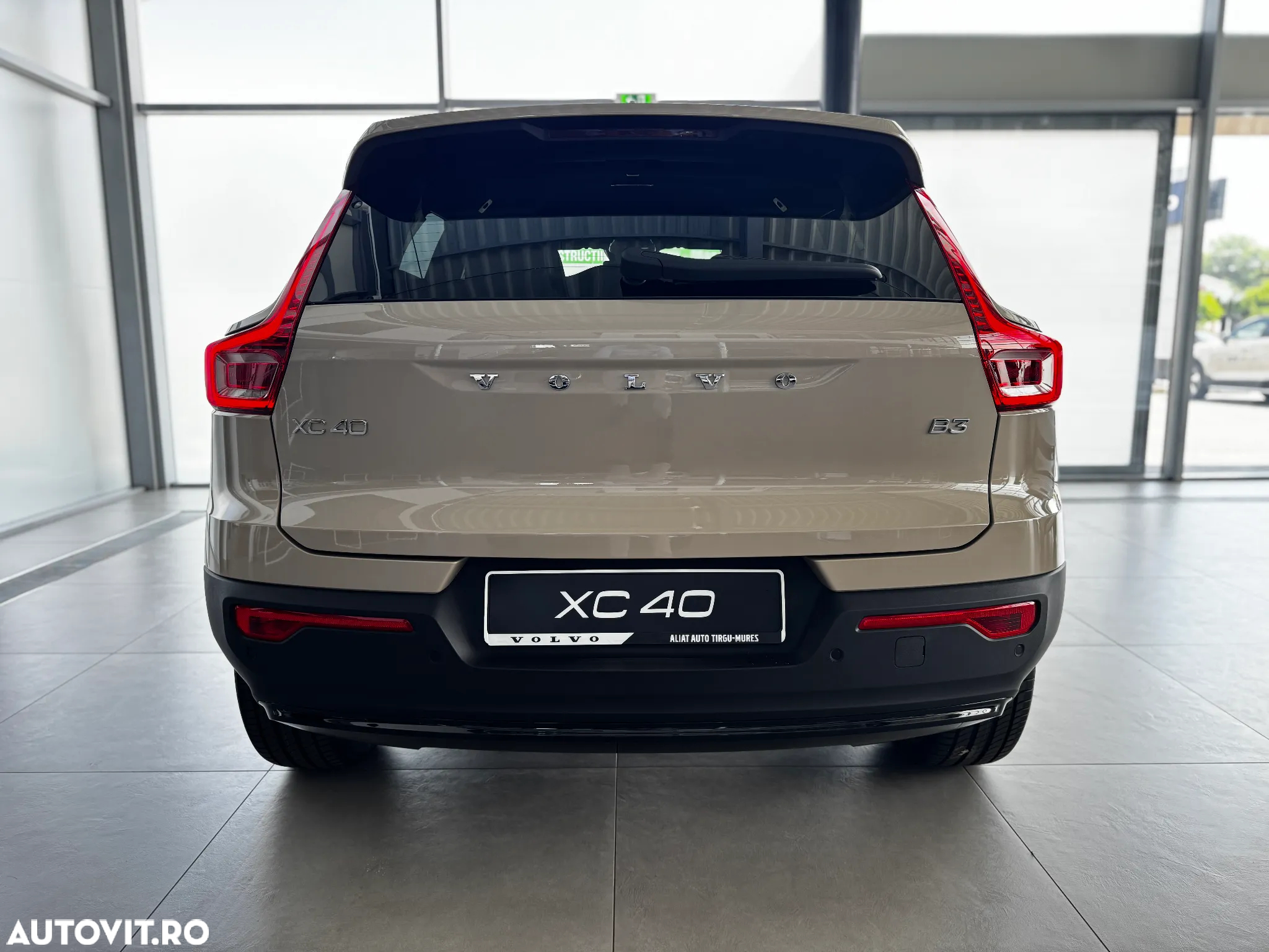 Volvo XC 40 B3 AT FWD MHEV Plus Dark - 7