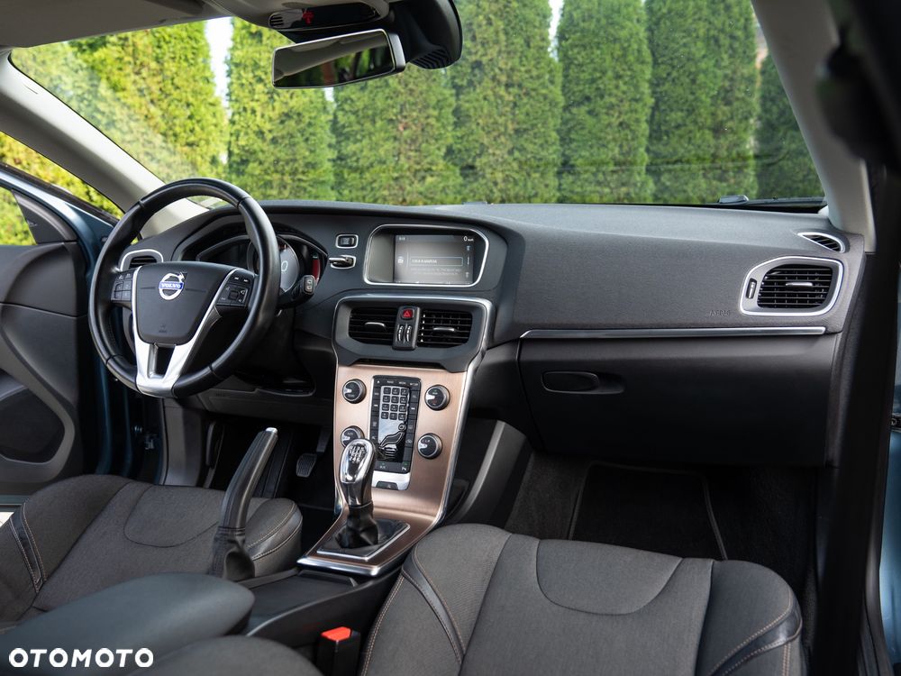 Volvo V40 T4 Momentum - 36