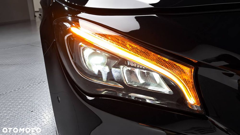 Mercedes-Benz CLA 250 4Matic 7G-DCT AMG Line - 12