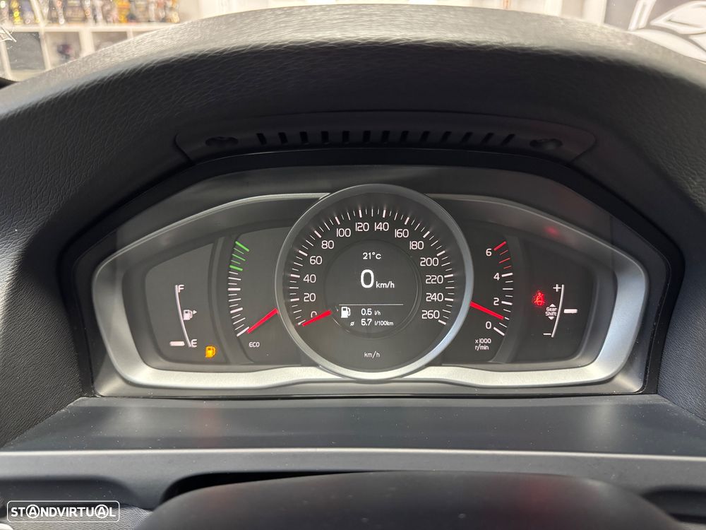 Volvo V60 D2 Momentum - 23