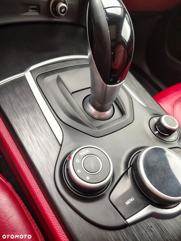 Alfa Romeo Stelvio - 15