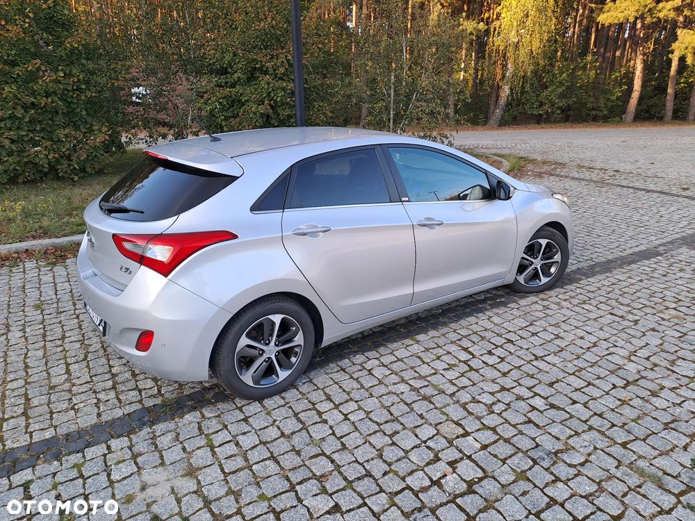 Hyundai i30 1.6 D Premium - 10