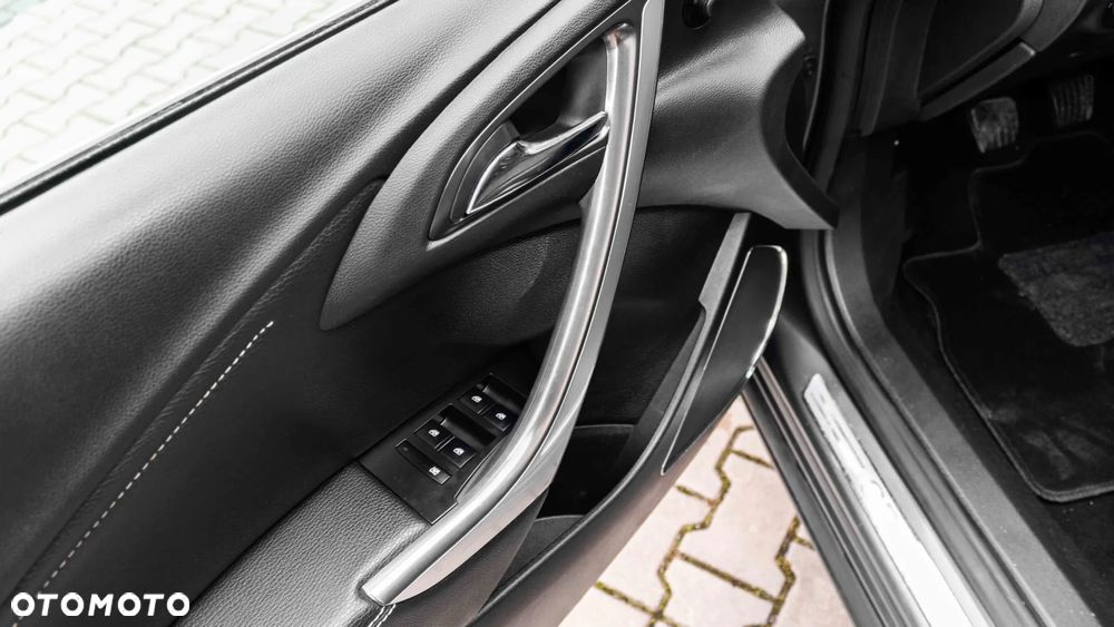 Opel Astra IV 1.4 T Cosmo S&S EU6 - 13