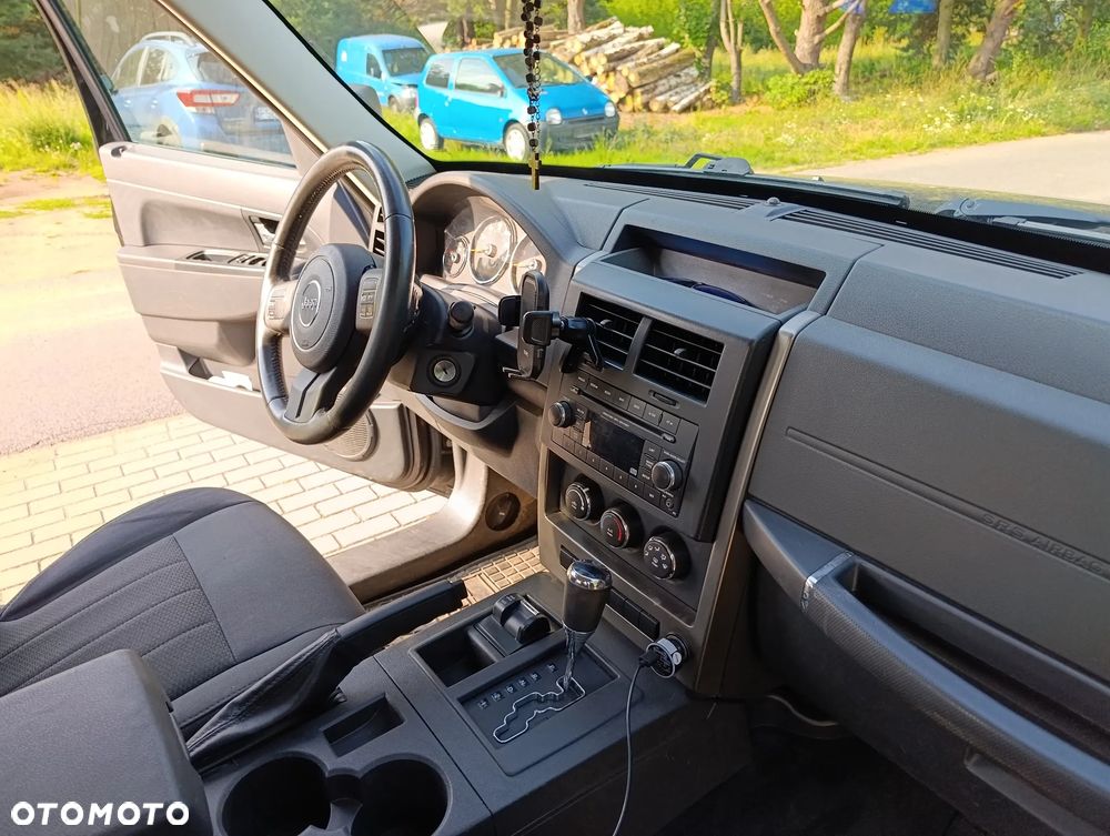 Jeep Liberty - 10