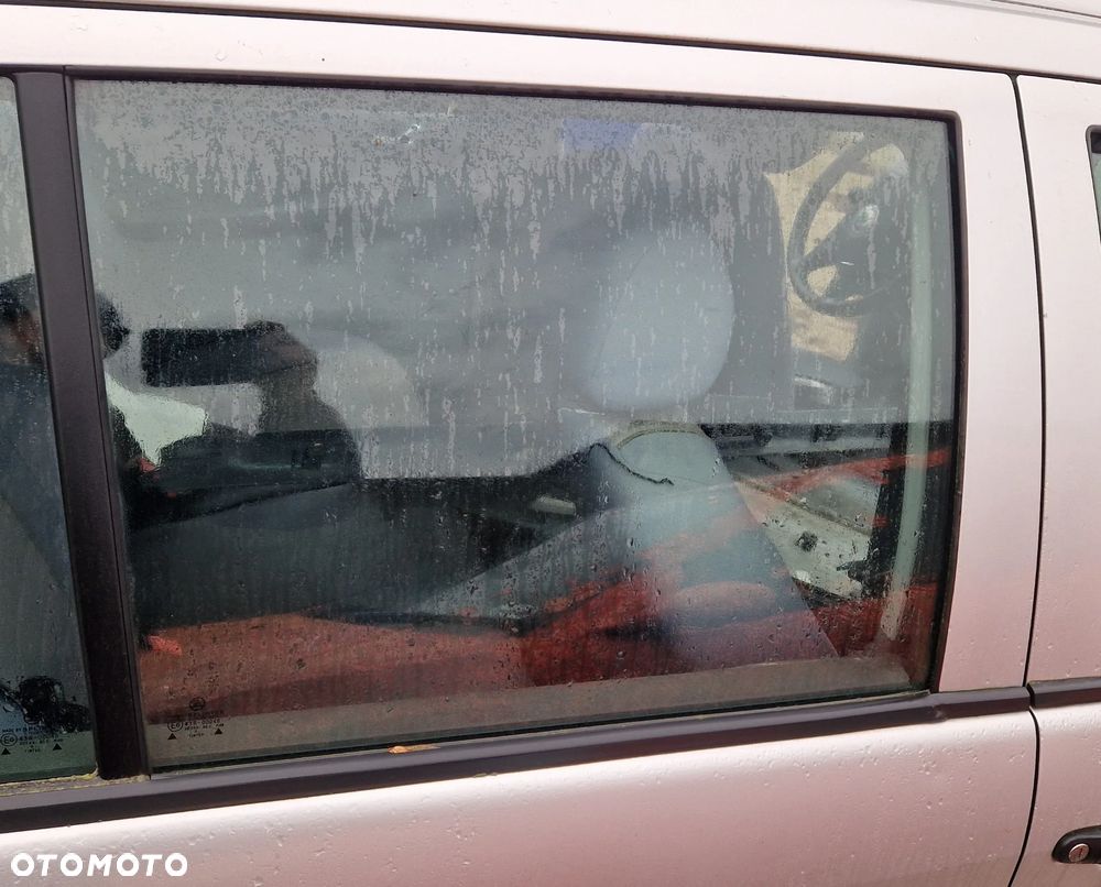 SKODA FABIA I KOMBI SZYBA DRZWI PRAWY TYŁ - 1